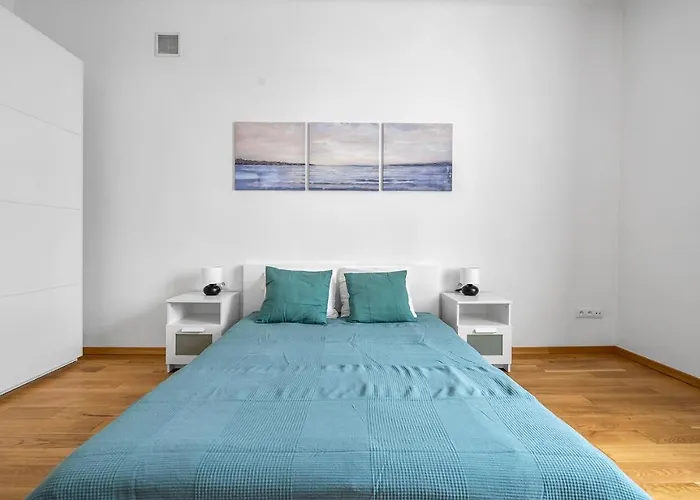 Pole Mokotowskie - 60m2, Metro, Park, Shops Nearby - By Rentujemy Варшава